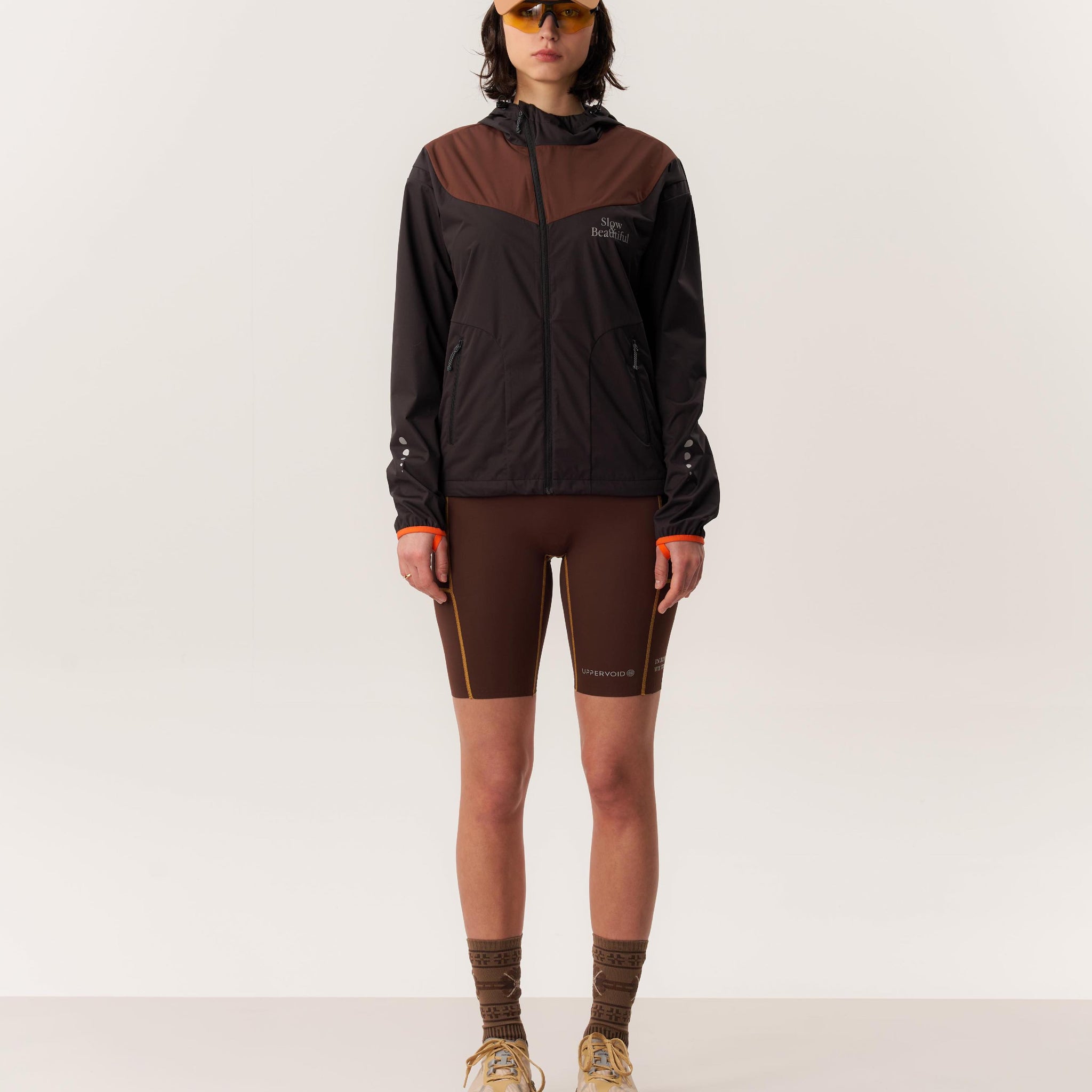 Model wearing SVALINN ventile jacket and OTHELLO compression shorts against light backdrop
